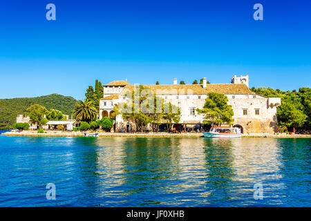 Das kloster der benediktion auf der Insel innerhalb des Sees in Mljet in Kroatien Stockfoto