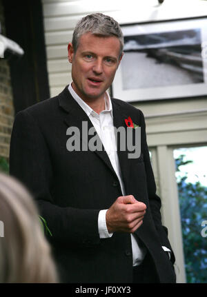 Zac Goldsmith spricht mit Wählern in Kingston Upon Thames in seinem Angebot MP für das Richmond Park Wahlkreis zu werden. Editorial Bild Stockfoto