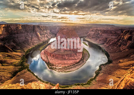 Der Horseshoe Bend in der Nähe von Page in Arizona bei Sonnenuntergang Stockfoto