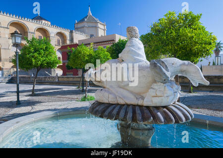 Brunnen im Plaza del Triumfo Cordoba Andalusien Spanien Stockfoto