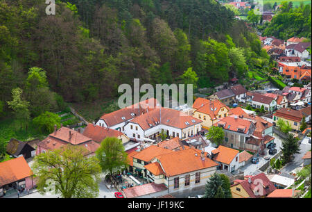 Karlstein mit Stadtblick. Es ist eine Marktgemeinde in Mittelböhmen Tschechien Stockfoto