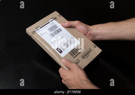 Meine Online-Bestellung Auspacken Stockfoto