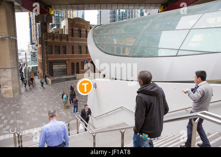 Wynyard Bahnhof und Wynyard Spaziergang verbinden Besucher mit der Barangaroo komplexe Büro Fußgängerzone im Stadtzentrum von Sydney, Australien Stockfoto