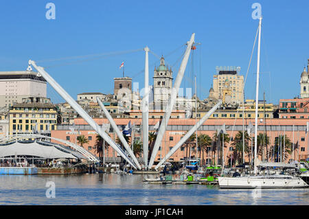 ein Blick auf die Bigo von Renzo Piano in Porto Antico der alten Hafen Genua Ligurien Italien Europa Stockfoto