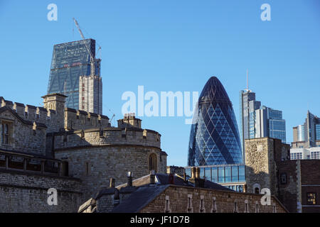 LONDON - 25 APRIL: The Gherkin Gebäude in London, das Gebäude eine königliche Institut der britischen Architekten Stirling Prize 2004 erhielt. Stockfoto