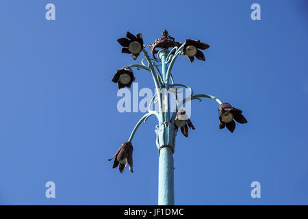 Straßenlaterne geformte Blumen Stockfoto