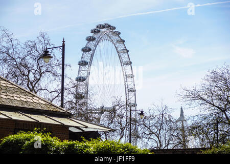 LONDON, Vereinigtes Königreich - Mai 6: Detail des London Eye auf 6. Mai 2011 in London, Vereinigtes Königreich. London Eye ist das größte Riesenrad Europas auf 135 Meter Stockfoto