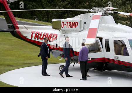 Eric Trump, Sohn von US-Präsident Donald Trump, Bretter der Trumpf Hubschrauber nach der Eröffnung des neuen Golfplatzes im Trump Turnberry in Ayrshire. Stockfoto