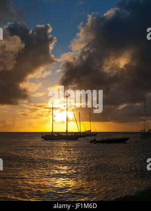 Yachten ankern aus Dolly Beach Mustique Stockfoto