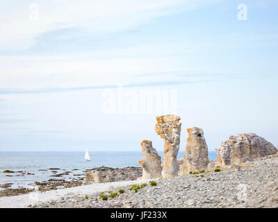 Felsformationen im Meer Stockfoto