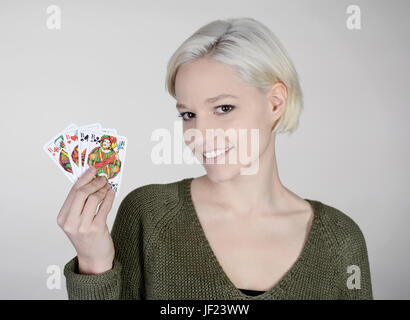 Frau mit vier Buchsen Stockfoto