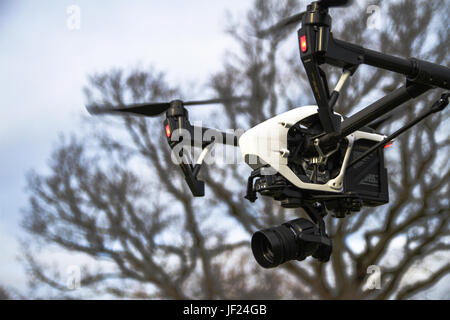 DJI Inspire 1 Drohne im Flug Stockfotografie Alamy