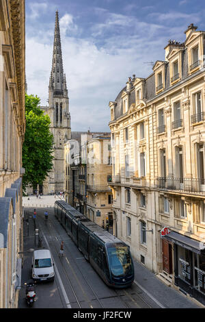 Typische Straßenszene in Bordeaux Süd-west Frankreich Stockfoto