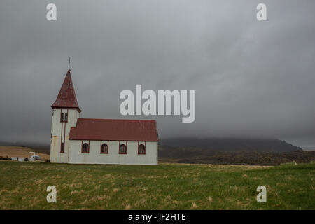 Hellnar sitzt mit den Wolken Stockfoto