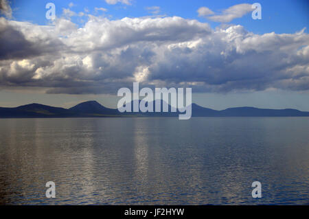 Ein Corbett und zwei Grahams, bekannt als die Paps of Jura auf der Insel Jura die Kennacraig zum Port Askaig Fähre in den schottischen Inseln, Schottland, Vereinigtes Königreich. Stockfoto