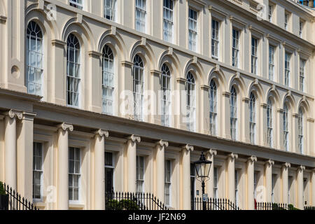 Weißem Stuck Terrasse am Rande von Regents Park, London, England, Großbritannien Stockfoto