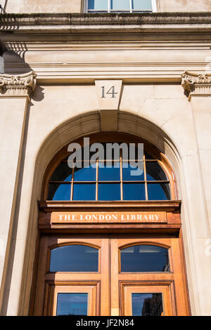 Str. Jamess Platz ist der einzige Platz im exklusiven Str. Jamess Stadtteil City of Westminster, London, England, Großbritannien Stockfoto