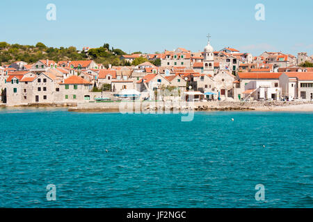 Panorama vom Meer des alten Dorfes Prvic Sepurine auf der Insel Prvic, in der Nähe von Vodice und Sibenic, Kroatien Stockfoto