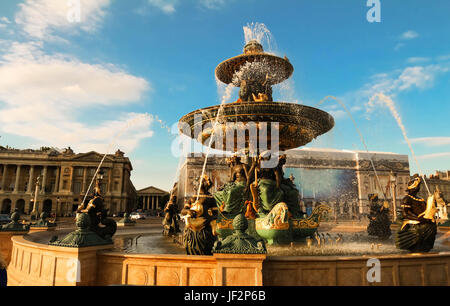 Der Brunnen auf dem Place de la Concorde, Paris, Frankreich. Stockfoto