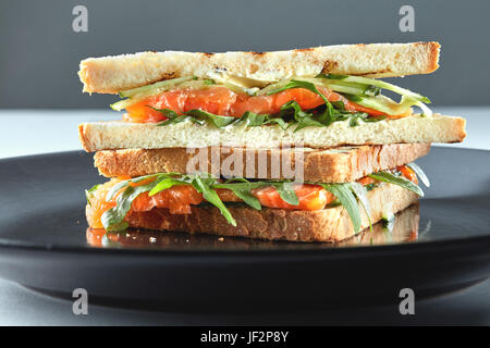 Geräucherter Lachs Sandwich Stockfoto