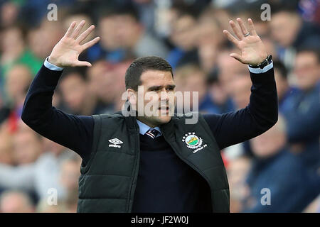 Linfield Manager David Healy Gesten an der Seitenlinie während des UEFA Champions League Qualifikation Spiels im Windsor Park, Belfast. Stockfoto