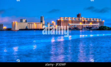 Korn-Lagerung-Terminals im Hafen von Duluth, Minnesota, USA Stockfoto