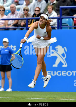 Sorana Cirstea aus Rumänien im Einsatz beim Aegon International Eastbourne Tennisturnier im Devonshire Park , Eastbourne Sussex UK . 28. Juni 2017 Stockfoto