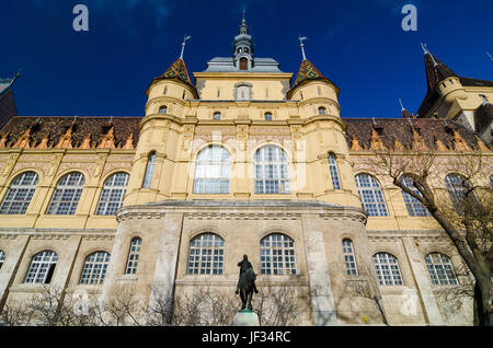 BUDAPEST, Ungarn - 22. Februar 2016: Das äußere des Landwirtschaftsmuseum in Budapest, Ungarn Stockfoto