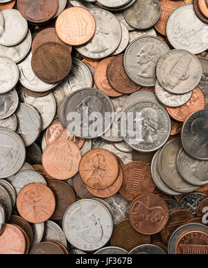 Eine Auswahl von Münzen, die für die Zählung angelegt Stockfoto