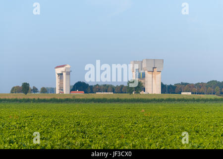 TIEL, Niederlande - 24. September 2016: Lock Prins Bernhard in Amsterdam-Rhein-Kanal Stockfoto