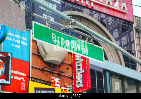 Broadway unterzeichnen in New York City, USA Stockfoto