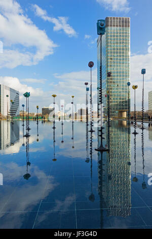 PARIS - MÄRZ 2014; La Défense Bankenviertel in Paris. Stockfoto