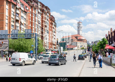 Main Bulevardi Bill Klinton Straße zeigen Kathedrale der seligen Mutter Teresa, Pristina (Prishtina), Republik Kosovo Stockfoto