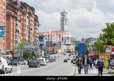 Main Bulevardi Bill Klinton Straße zeigen Kathedrale der seligen Mutter Teresa, Pristina (Prishtina), Republik Kosovo Stockfoto