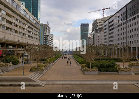 PARIS - MÄRZ 2014; La Défense Bankenviertel in Paris. Stockfoto