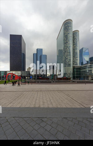 PARIS - MÄRZ 2014; La Défense Bankenviertel in Paris. Stockfoto