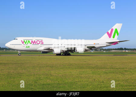 Amsterdam/Niederlande Mai 29, 2017: Boeing 747 von Wamos Besteuerung auf dem Amsterdamer Flughafen Stockfoto