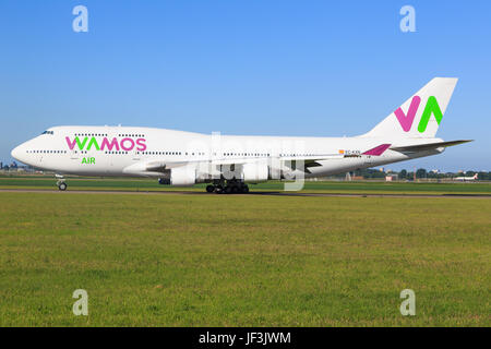 Amsterdam/Niederlande Mai 29, 2017: Boeing 747 von Wamos Besteuerung auf dem Amsterdamer Flughafen Stockfoto