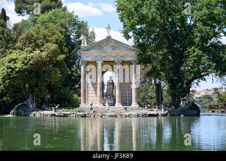 Tempel des Asklepios (Tempio di Esculapio) in der Villa Borghese Park. Villa Borghese (18. Jh.) - größte öffentliche Park in Rom Stockfoto