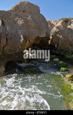 Szene erfasst in Chiringuitos Strand (auch genannt Gale Strand), Albufeira. Algarve, Portugal Stockfoto