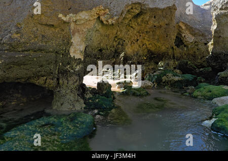 Szene erfasst in Chiringuitos Strand (auch genannt Gale Strand), Albufeira. Algarve, Portugal Stockfoto