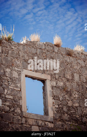 Alte Steinmauer in der Altstadt von Korcula, Kroatien Stockfoto