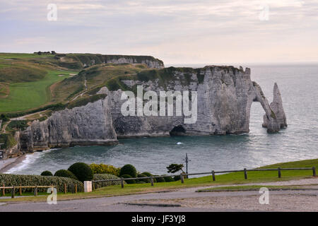 Falaise d'Amont Etretat Stadt Normandie Frankreich Europa Stockfoto