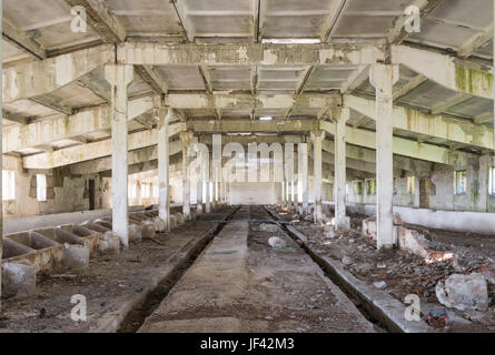 In einer alten verlassenen Scheune Stockfoto