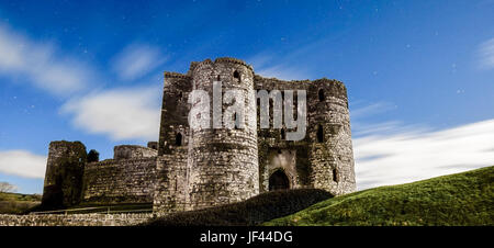 Nachtaufnahme. Kidwelly Castle (Castell Cydweli). Carmarthenshire. Wales. UK Stockfoto