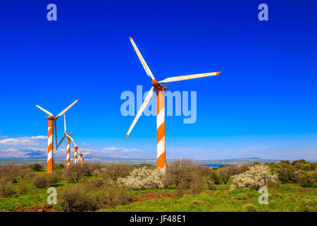 Die modernen Windmühlen Stockfoto