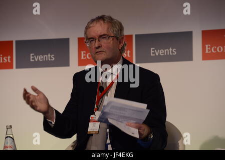 Athen, Griechenland. 28. Juni 2017. Jonathan Taylor, Vizepräsident der Europäischen Investitionsbank (EIB) in der 21. Runde Tisch mit der Regierung von Griechenland. Der 21. Ökonom Regierung Roundtable bietet die Möglichkeit den Teilnehmern zu diskutieren und debattieren mit angesehenen Referenten aus beiden Seiten des Atlantiks auf wichtige Fragen in Bezug auf kritische Entwicklungen in Europa und den USA Kredit: Dimitrios Karvountzis/Pacific Press/Alamy Live News Stockfoto