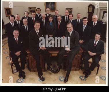 Weißen Sie 1981 Präsident Ronald Reagan Presidential Kabinett, Klasse Foto, Haus Stockfoto