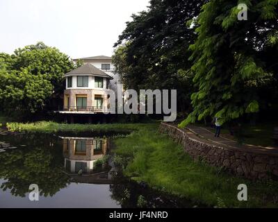 QUEZON CITY, Philippinen - 26. Juni 2017: Sehenswürdigkeiten und Szenen innerhalb der Ninoy Aquino Parks and Wildlife Center. Stockfoto