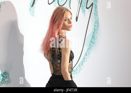 London, UK. 28. Juni 2017. Mary Charteris, Serpentine Galerien Sommer Party, Kensington Gardens, London UK, 28. Juni 2017, Foto von Richard Goldschmidt Stockfoto